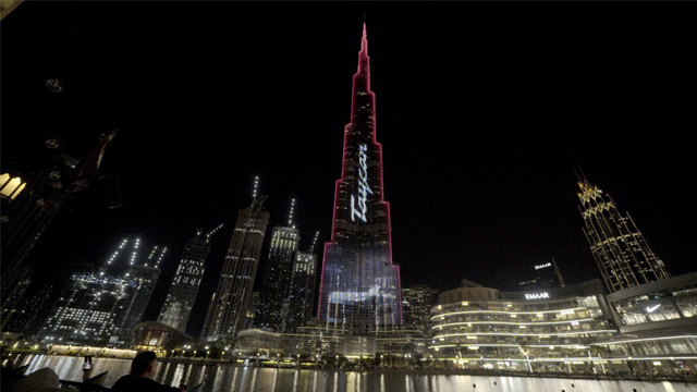 Ovo još niste videli: Porsche Taycan elektrifikovao najvišu zgradu na svetu - Burj Khalifu
