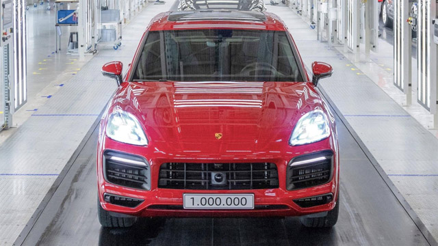 Porsche slavi jubilej - sa proizvodne linije u Bratislavi spušten milioniti SUV Cayenne