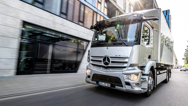 Novi kamion za novu eru: Mercedes-Benz eActros slavi svetsku premijeru