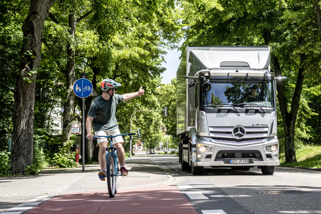 Novi kamion za novu eru: Mercedes-Benz eActros slavi svetsku premijeru