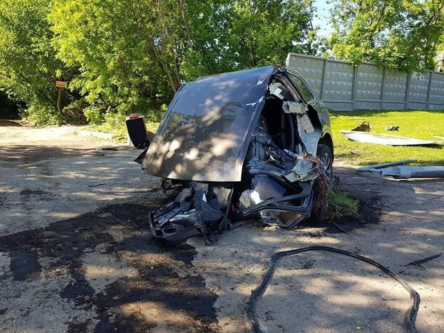 U stravičnom udesu Audi Q7 prepolovljen - vozač pobegao (FOTO)