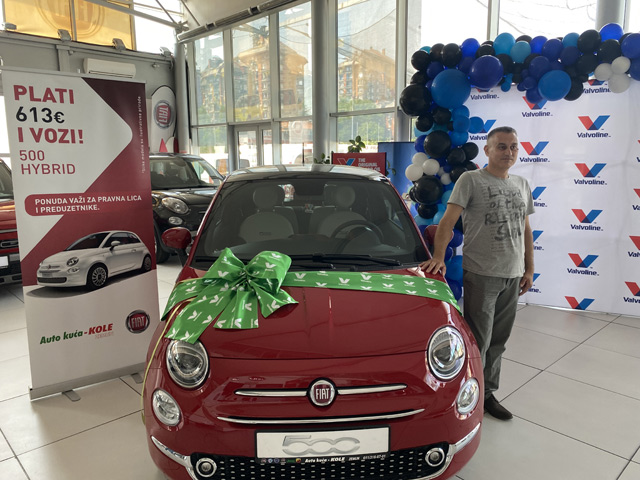 Valvoline i Auto kuća Kole - Zemun uručili Fiat 500 Hybrid Dolcevita srećnom dobitniku