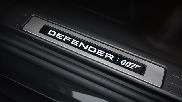 Land Rover Defender V8 Bond Edition - inspirisan filmom 