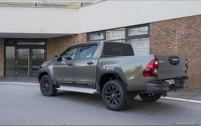 Test: Toyota Hilux 2.8 D-4D (FOTO)