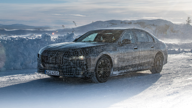 Električna limuzina BMW i7 topi sneg u Švedskoj - prve fotografije i video