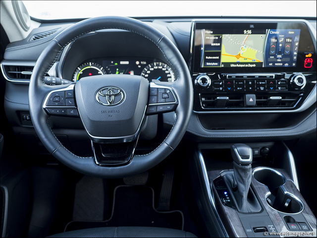 Testirali smo: Toyota Highlander 2.5 Hybrid i-AWD (FOTO)