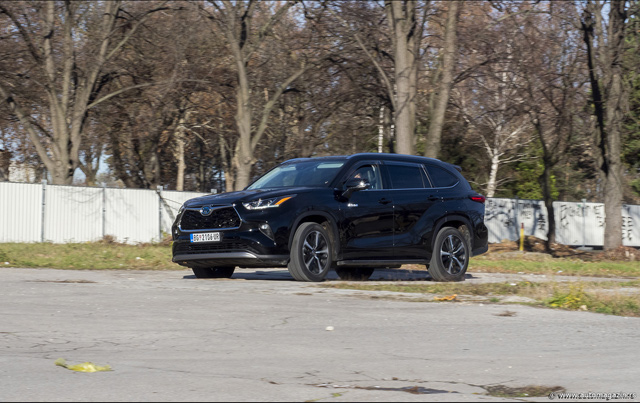 Testirali smo: Toyota Highlander 2.5 Hybrid i-AWD (FOTO)