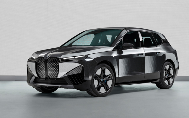 Pedeset nijansi sive - ovaj BMW menja boju karoserije prema željama vozača (VIDEO)