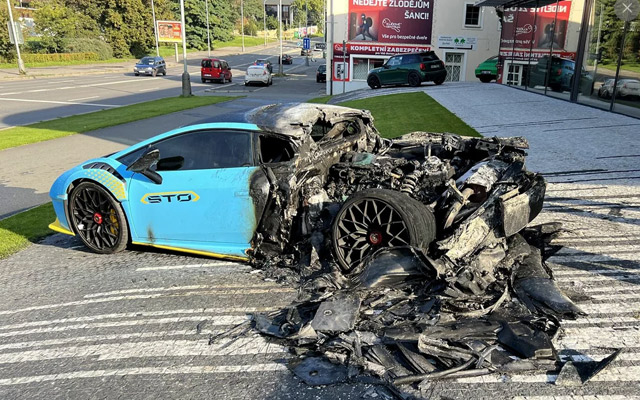 U Pragu zapaljen novi Lamborghini Huracan STO - da li je auto zapaljen zbog Putina?