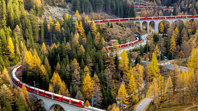 Oboren je svetski rekord! Švajcarci provozali najduži putnički voz na svetu, dugačak je skoro 2 kilometra (FOTO)