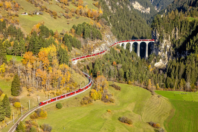 Oboren je svetski rekord! Švajcarci provozali najduži putnički voz na svetu, dugačak je skoro 2 kilometra (FOTO)