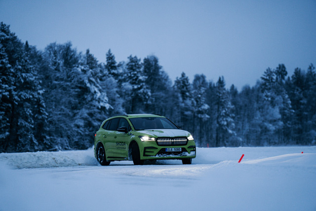 Škoda Enyaq RS iV postavio dva Ginisova rekorda sa 7.351 km drifta na ledu