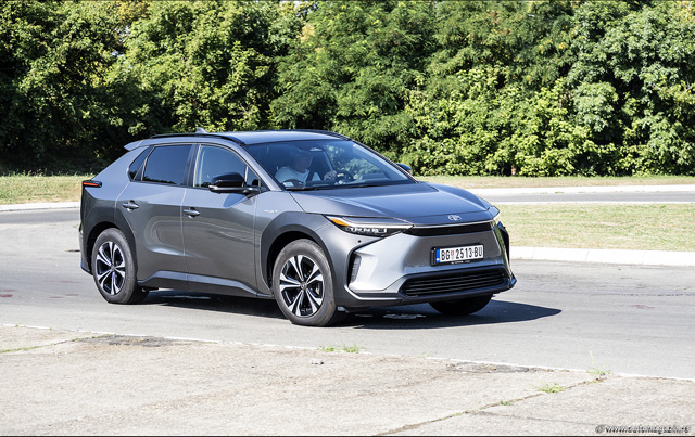 Testirali smo potpuno električnu Toyotu bZ4X AWD