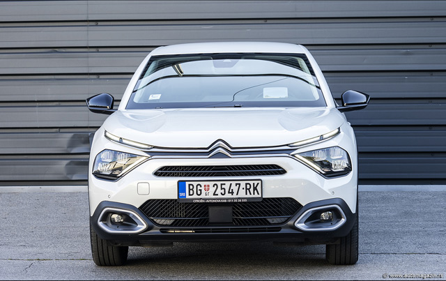 Testirali smo: Citroen C4 X Shine 1.2 PureTech 130 EAT8