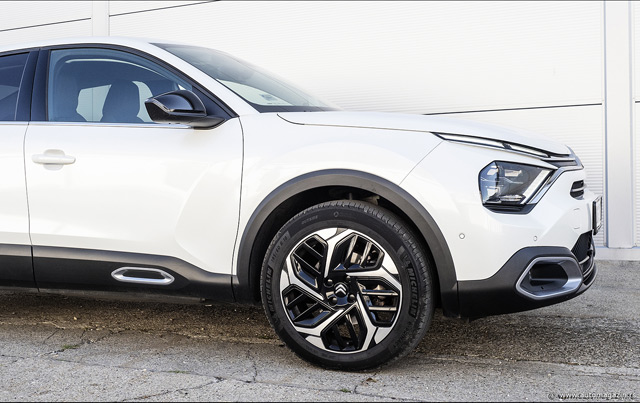 Testirali smo: Citroen C4 X Shine 1.2 PureTech 130 EAT8