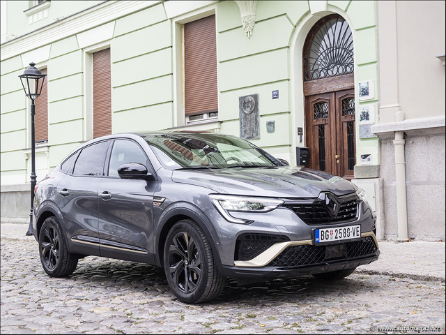 Testirali smo: Renault Megane Conquest E-Tech engineered 145 Hybrid (FOTO)