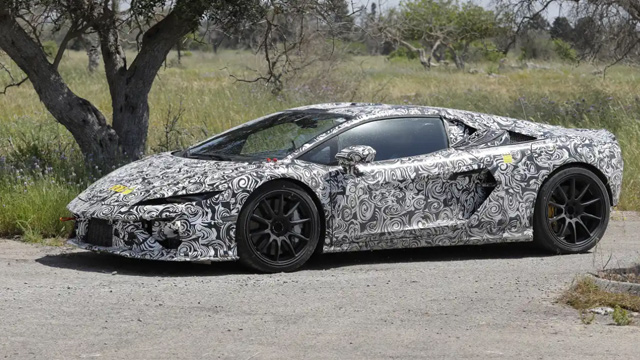 Lamborghini Temerario - Naslednik modela Huracan već brusi asfalt