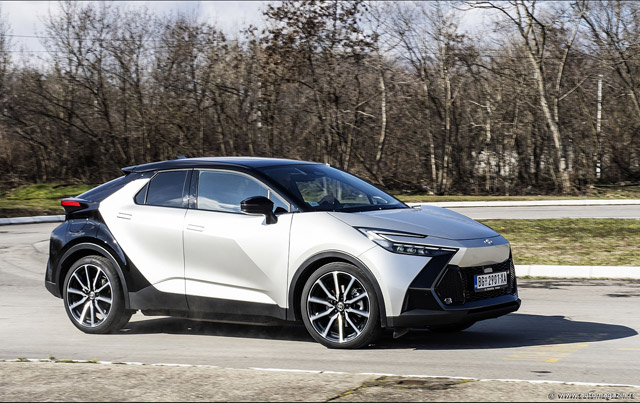 Testirali smo: Toyota C-HR 2.0 Plug-in Hybrid (PHEV) - FOTO