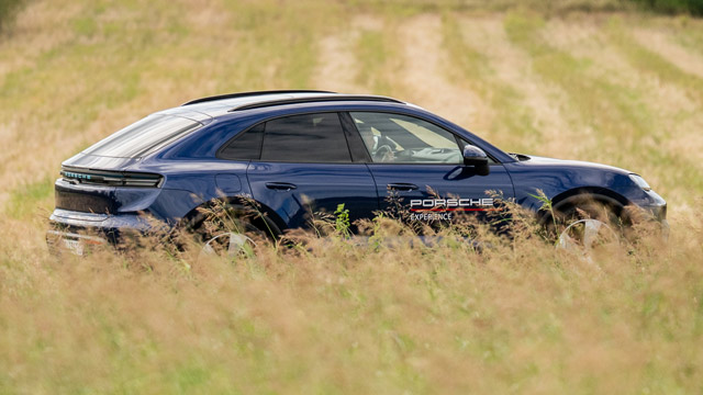 Porsche SUV dan u vinariji Draganić (FOTO)
