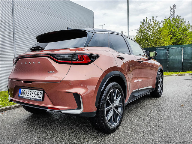 TEST: Lexus LBX 1.5 Hybrid