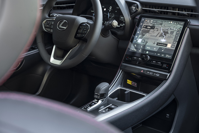 TEST: Lexus LBX 1.5 Hybrid