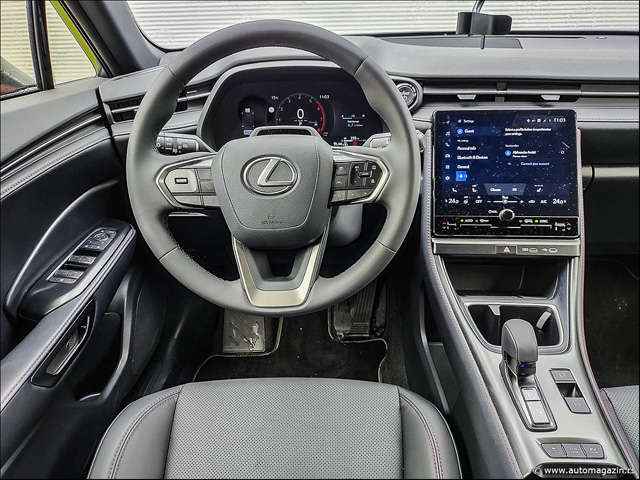 TEST: Lexus LBX 1.5 Hybrid