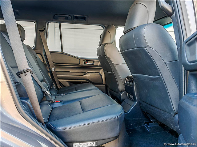 Testirali smo: Toyota Land Cruiser 2.8 D-4D (FOTO)