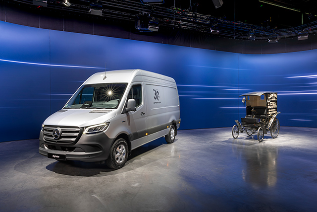 Mercedes-Benz Sprinter se polako otkriva - za sada u obliku kamene skulpture