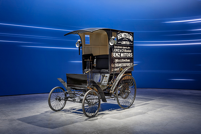 Mercedes-Benz Sprinter se polako otkriva - za sada u obliku kamene skulpture