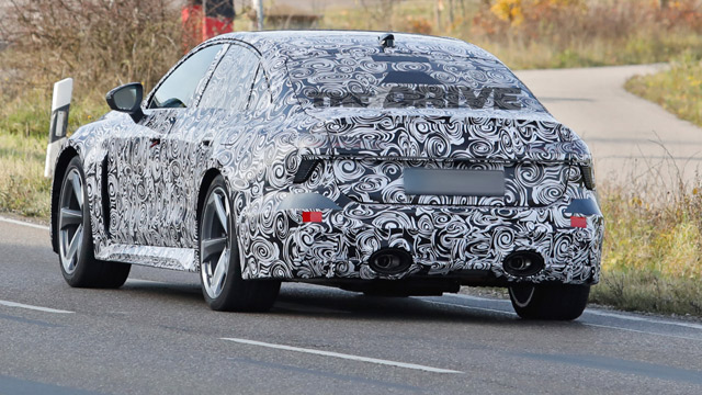 Audi RS6 već brusi asfalt - na ulici je sedan, koji ima auspuhe! (FOTO)