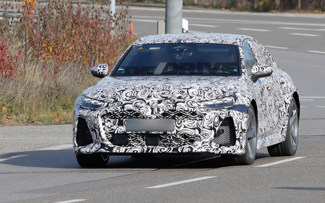 Audi RS6 već brusi asfalt - na ulici je sedan, koji ima auspuhe! (FOTO)