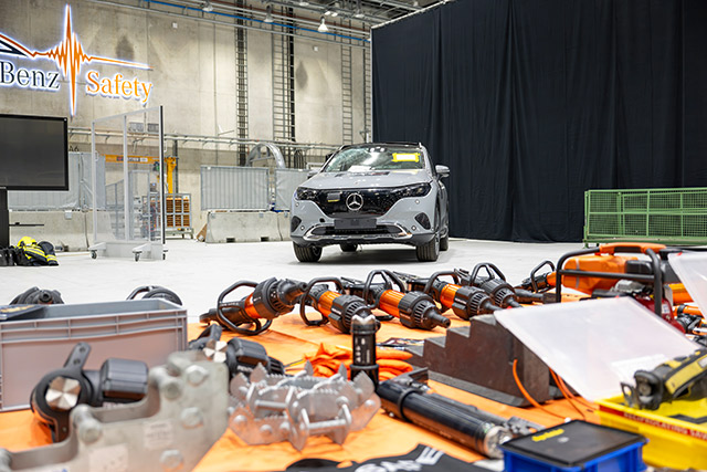 Mercedes-Benz i evropske vatrogasne ekipe treniraju zajedno spašavanje putnika