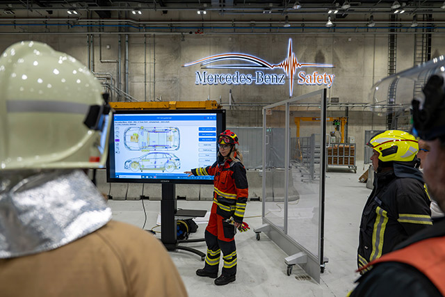 Mercedes-Benz i evropske vatrogasne ekipe treniraju zajedno spašavanje putnika