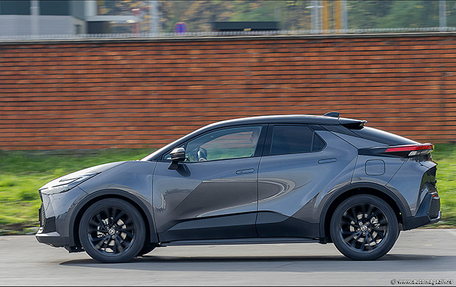 Testirali smo: Toyota C-HR 2.0 Hybrid (HEV) GR SPORT (FOTO)