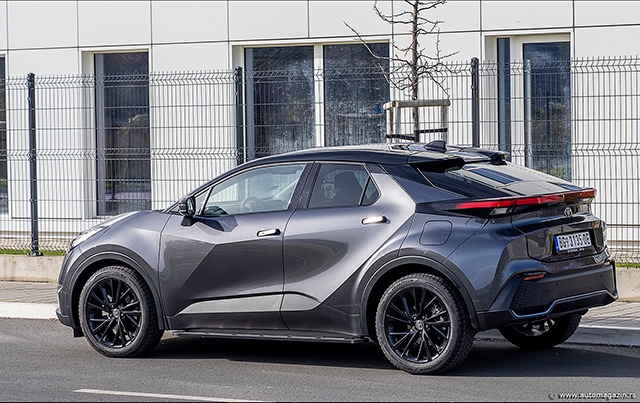 Testirali smo: Toyota C-HR 2.0 Hybrid (HEV) GR SPORT (FOTO)