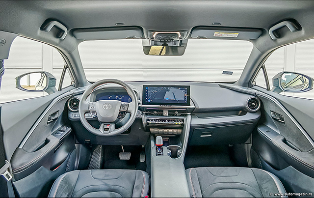 Testirali smo: Toyota C-HR 2.0 Hybrid (HEV) GR SPORT (FOTO)