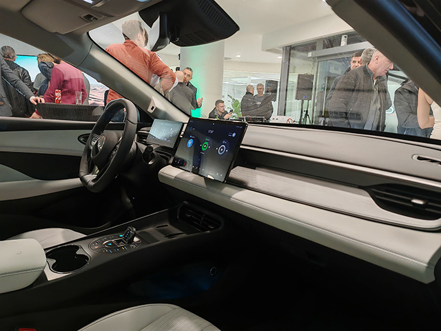 Superhibrid budućnosti stigao u Srbiju - na događaju u BYD salonu predstavljen novi BYD SEAL 5 DM-i