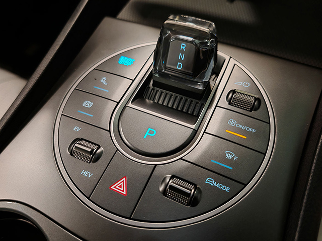 Superhibrid budućnosti stigao u Srbiju - na događaju u BYD salonu predstavljen novi BYD SEAL 5 DM-i