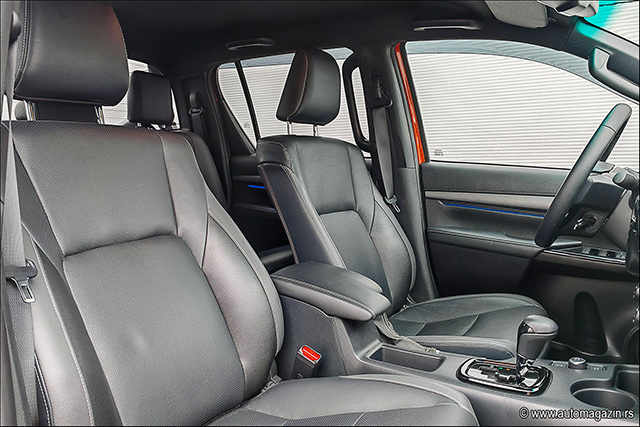 TEST Toyota Hilux 2.8 D-4D Invincible Hybrid 48V