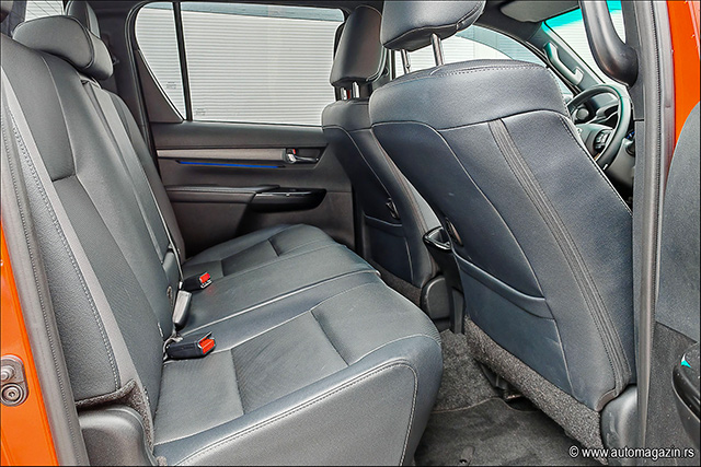 TEST Toyota Hilux 2.8 D-4D Invincible Hybrid 48V