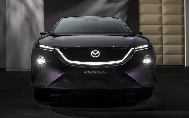 Potpuno nova Mazda CX-6e je premijerno predstavljena na Salonu automobila u Briselu