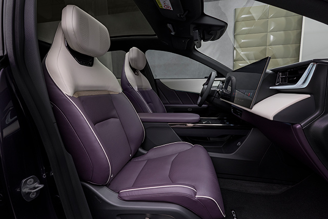 Potpuno nova Mazda CX-6e je premijerno predstavljena na Salonu automobila u Briselu