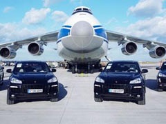 35 Porsche Cayenne-a u vazduhu
