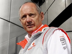 Formula 1 - Ron Dennis brani Hamiltona