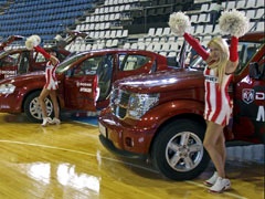 Košarkaši Crvene Zvezde u Dodge automobilima