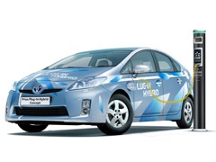 Prvi Prius na utičnicu uručen gradonačelniku Strazbura!