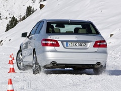 Video: Mercedes-Benz E 4MATIC