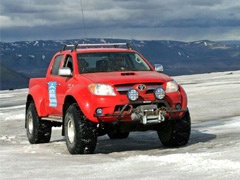 Automobilom na Severni pol? Nikakav problem za Toyotu Hilux