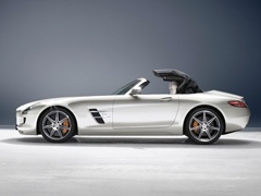 Mercedes-Benz SLS AMG Roadster: leti i bez krila