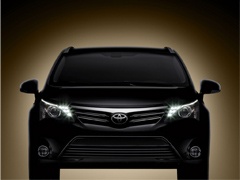 Toyota Avensis: Veliki facelift za modelsku godinu 2012